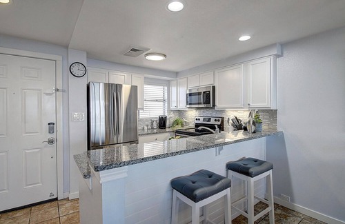 Port Aransas Condominio | Sunlit Seas, Poolside Breeze | Beach Boardwalk | MP305