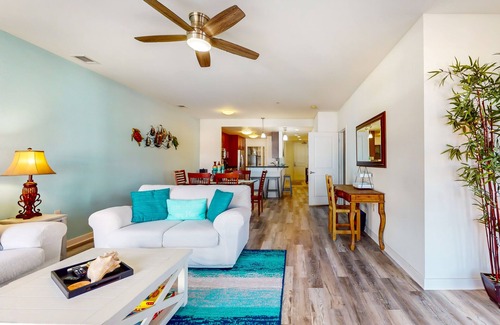 Sandbridge Condominio | Sunlit single-level condo with pool, washer/dryer, central AC, & balcony