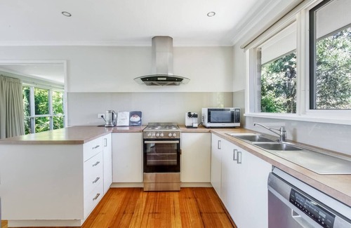 Glen Waverley Casa | Sunlit Suburbia A Breezy Abode in Glen Waverley