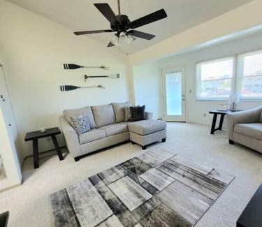 Oak Harbor Apartamento | Sunnie Days condo in Oak Harbor on Lake Erie!