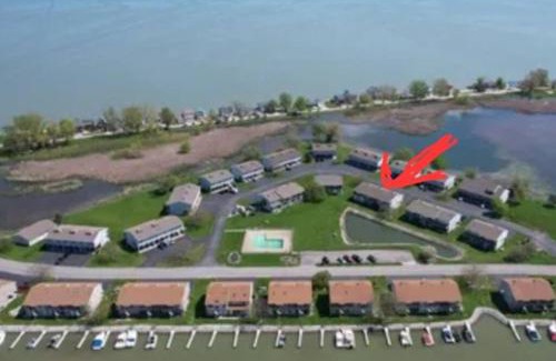 Oak Harbor Apartamento | Sunnie Days condo in Oak Harbor on Lake Erie!