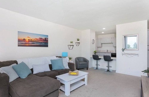 Point Loma Heights Condominio | Sunny 1 BR | W/D | Pool | Resort Amenities