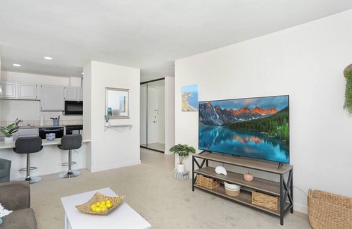 Point Loma Heights Condominio | Sunny 1 BR | W/D | Pool | Resort Amenities