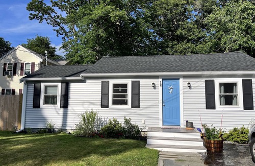 Green Harbor-Cedar Crest Cabaña | Sunny 2-bedroom beach cottage, walk to beach!