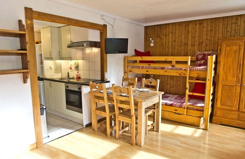 Val Claret Apartamento | Sunny 25 m2 holiday apartment suitable for 4 people. Ski-in ski-out.
