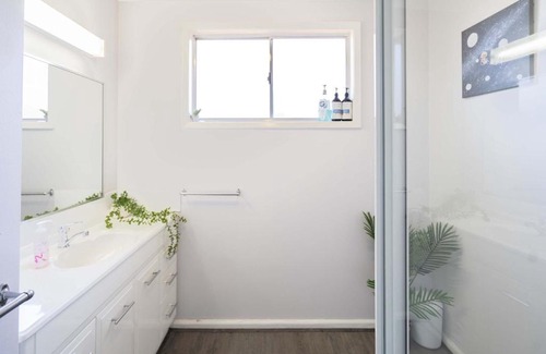 Highton Apartamento | Sunny 2BR Home in Highton Easy Geelong Access