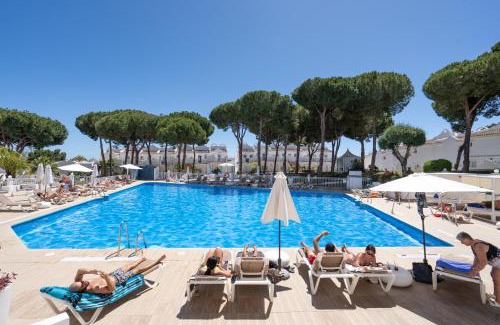 Urbanizacion Hacienda las Chapas Apartamento | Sunny 2BR in resort with 3 pools, restaurant, gym and playground