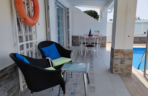 Guia Villa | Soleada villa de 3 dormitorios con piscina, gran jardín cerrado, barbacoa