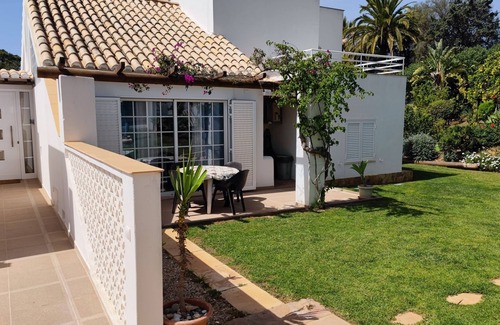 Guia Villa | Soleada villa de 3 dormitorios con piscina, gran jardín cerrado, barbacoa