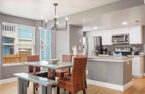 Kissimmee Condominio | Sunny 3BR Kissimmee Condo with Pool Clubhouse Gym and Minutes to Disney