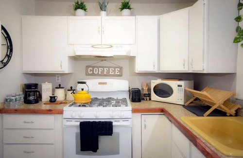 Wanskuck Casa | Sunny 4 Bed 2 Bath Providence