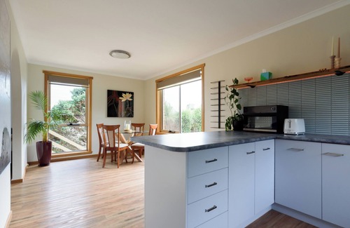 Ambleside Casa | Sunny Ambleside Escape & Home Office