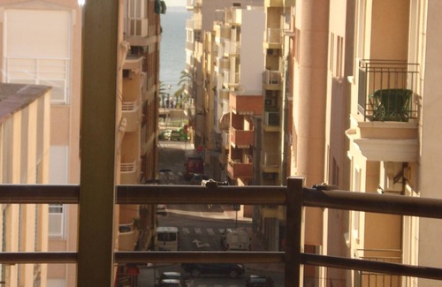 Santa Pola Apartamento | Piso céntrico espacioso y soleado, servicios a tres minutos a pie, vista al mar