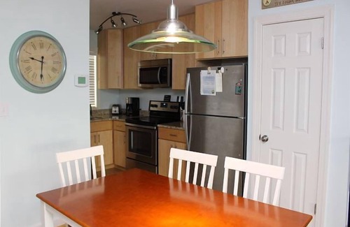 Country Club Estates Casa | Scarborough Village 305: 2 dormitorios / 2. 5 baños en la playa de Rehoboth, para 6 personas