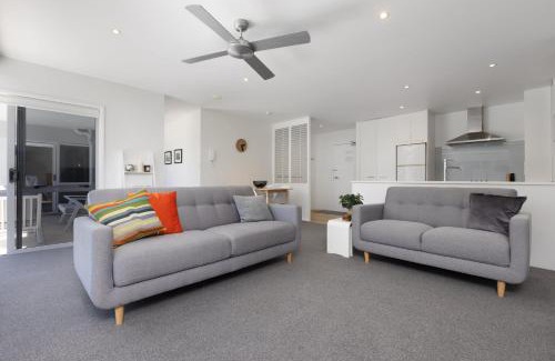 Mount Maunganui Apartamento | Sunny and Spacious - moments from the Beach and Downtown