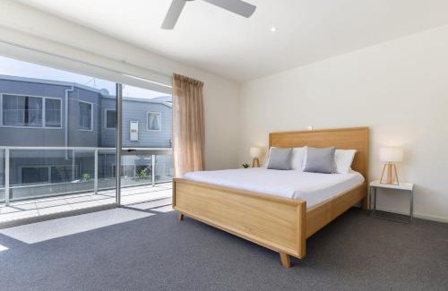 Mount Maunganui Apartamento | Sunny and Spacious - moments from the Beach and Downtown