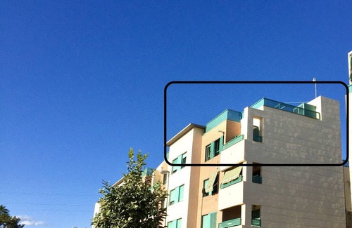 Torre del Mar Apartamento | Lujoso apartamento soleado cerca del mar con terraza privada de 80m2, Netflix, Wifi
