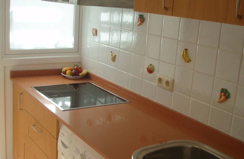Castelldefels Apartamento | Apartamento 6 personas soleado con parking , piscina y muy cerca de la playa.