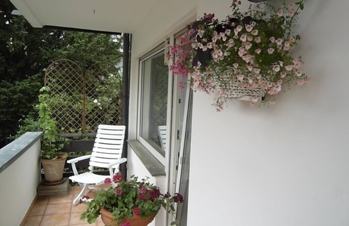 Rungsdorf Condominio | Soleado apartamento con vistas al jardín y balcón suroeste