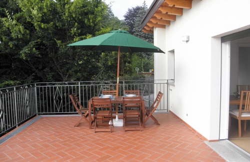 Brunate Apartamento | Soleado apartamento con gran terraza y vistas al lago de Como y de los Alpes