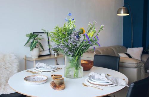 South Antwerp Apartamento | Sunny Apartment - Zuid Retreat 1BR Apartment near Scheldt River