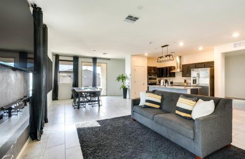 Glendale Casa | Sunny Arizona Escape with Patio, Grill and Fireplace!