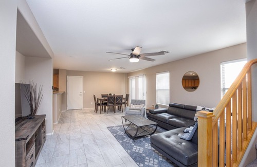 Superstition Springs Casa | Sunny Arizona Getaway: Your Home Under the Desert Sun