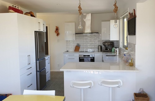 Te Horo Beach Casa | Sunny bach en primera línea de playa con mucho espacio y mucho que hacer