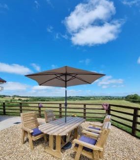 Llangynog Casa | Sunny Bank- Countryside Escape with Private Hot Tub and countryside views