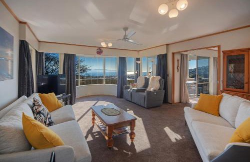 Nelson Casa | Sunny Bayview Retreat