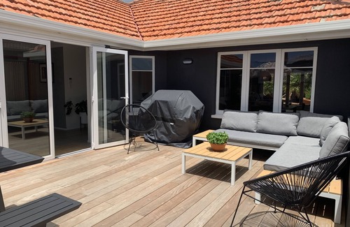 Mount Maunganui Casa | Sunny beach house in central Mount location