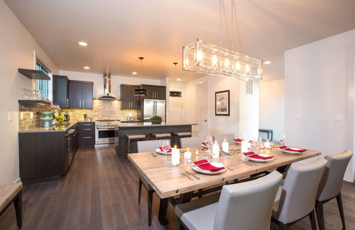 Bend Casa | Chimenea, Jacuzzi privado, Vistas al Mtn, Servicios del resort, Cerca de los senderos del bosque nacional