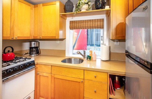 Bernal Heights Condominio | Sunny Bernal Heights Casita with Private Entrance