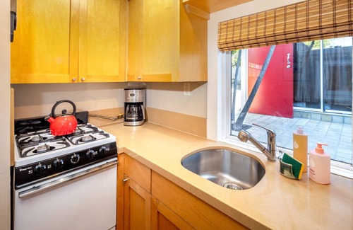 Bernal Heights Condominio | Sunny Bernal Heights Casita with Private Entrance