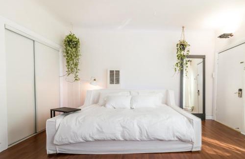 Melrose Apartamento | Sunny Boho Chic West Hollywood Flat!