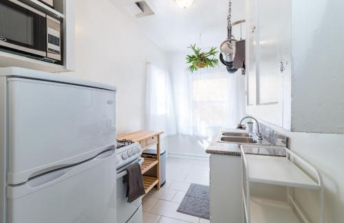 Melrose Apartamento | Sunny Boho Chic West Hollywood Flat!