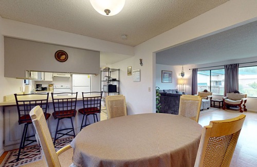Jacoby Creek Casa | Sunny Brae home with private, enclosed yard - close to golf, hiking, & town