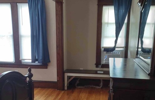 Holyoke Apartamento | Sunny & Bright 2nd floor apartment!