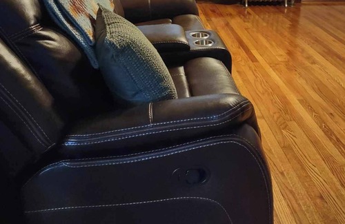 Holyoke Apartamento | Sunny & Bright 2nd floor apartment!