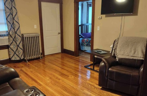 Holyoke Apartamento | Sunny & Bright 2nd floor apartment!