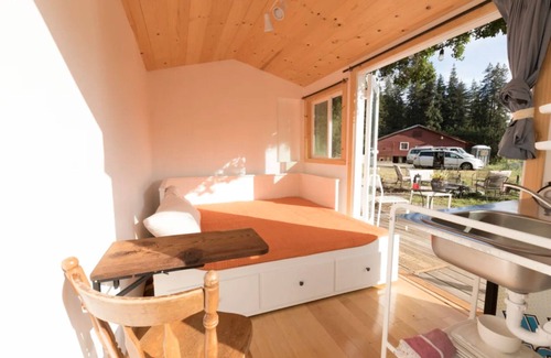 Santa Cruz Casa | Sunny bungalow with deck