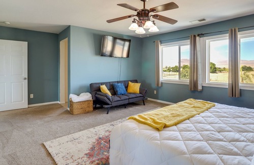 Coachella Cabaña | Sunny California Retreat - Pool, Patio & Grill!