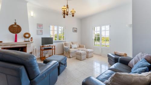 Santo Estevao Casa | Sunny & Calm 4 BDR House W/Pool by Lovelystay