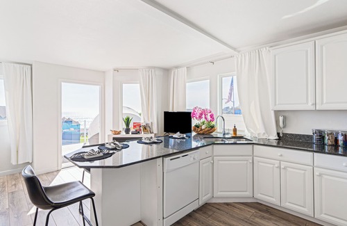 Cayucos Casa | Sunny Cayucos Studio w/ Full Kitchen + Lounge Access by the Beach
