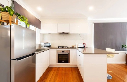 Frankston Casa | Sunny central stay, entire unit