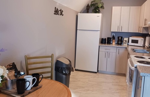 Sarnia Apartamento | Sunny Centrally Located Apartment