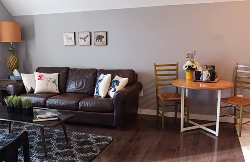 Sarnia Apartamento | Sunny Centrally Located Apartment