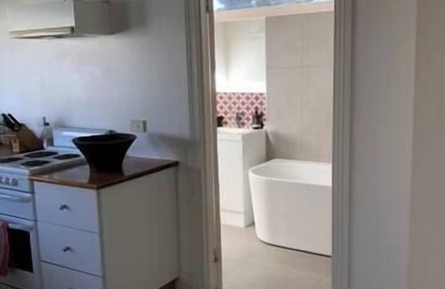 Invermay Casa | Sunny Character 1800's Cottage