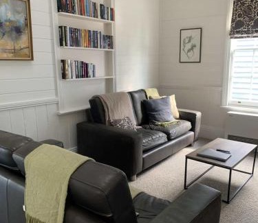 Invermay Casa | Sunny Character 1800's Cottage