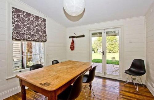 Invermay Casa | Sunny Character 1800's Cottage